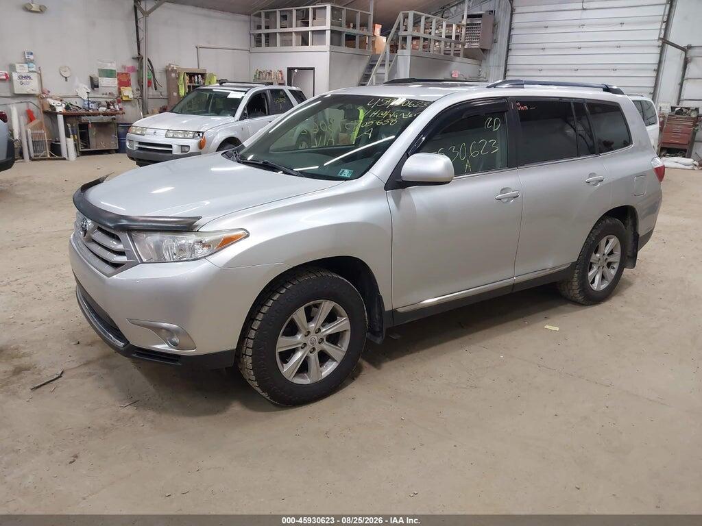 5TDBK3EH5BS070256 2011 TOYOTA HIGHLANDER photo no. 2