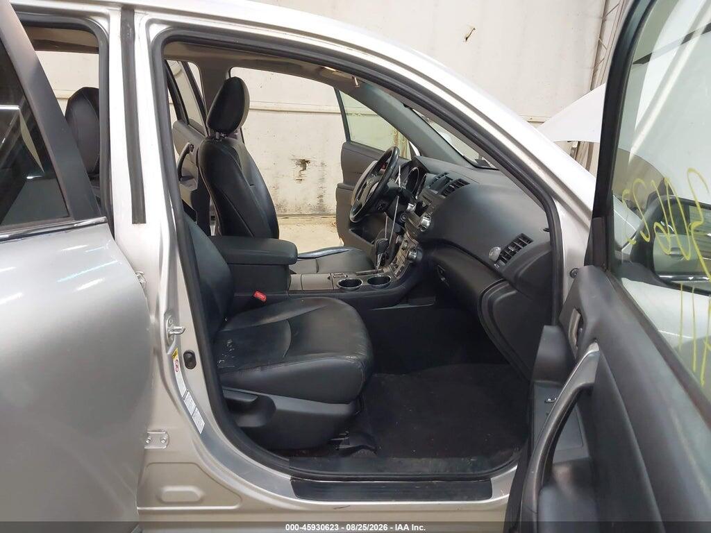 5TDBK3EH5BS070256 2011 TOYOTA HIGHLANDER photo no. 5