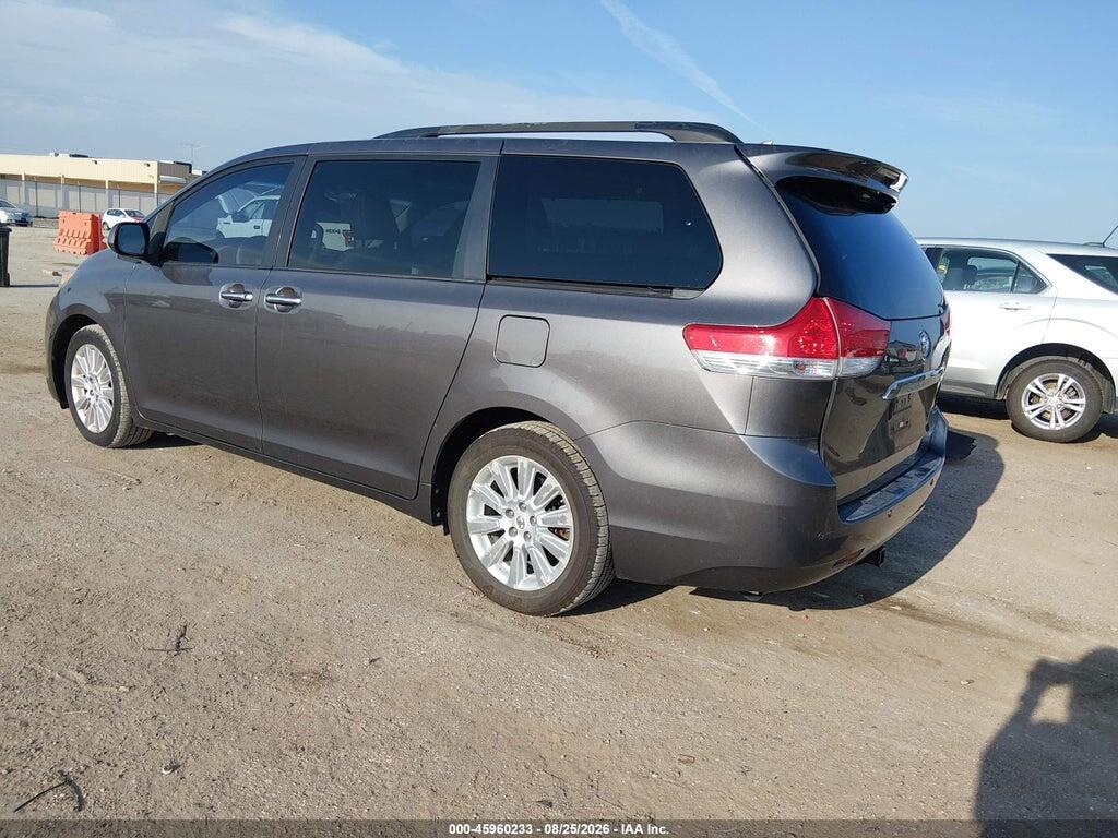 5TDYK3DC4BS044828 2011 TOYOTA SIENNA photo no. 3