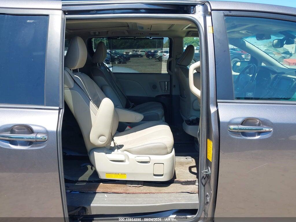5TDYK3DC2BS083918 2011 TOYOTA SIENNA photo no. 8