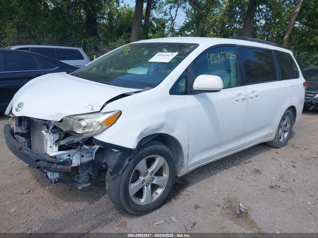 5TDKK3DC2BS073184 2011 TOYOTA SIENNA photo no. 2