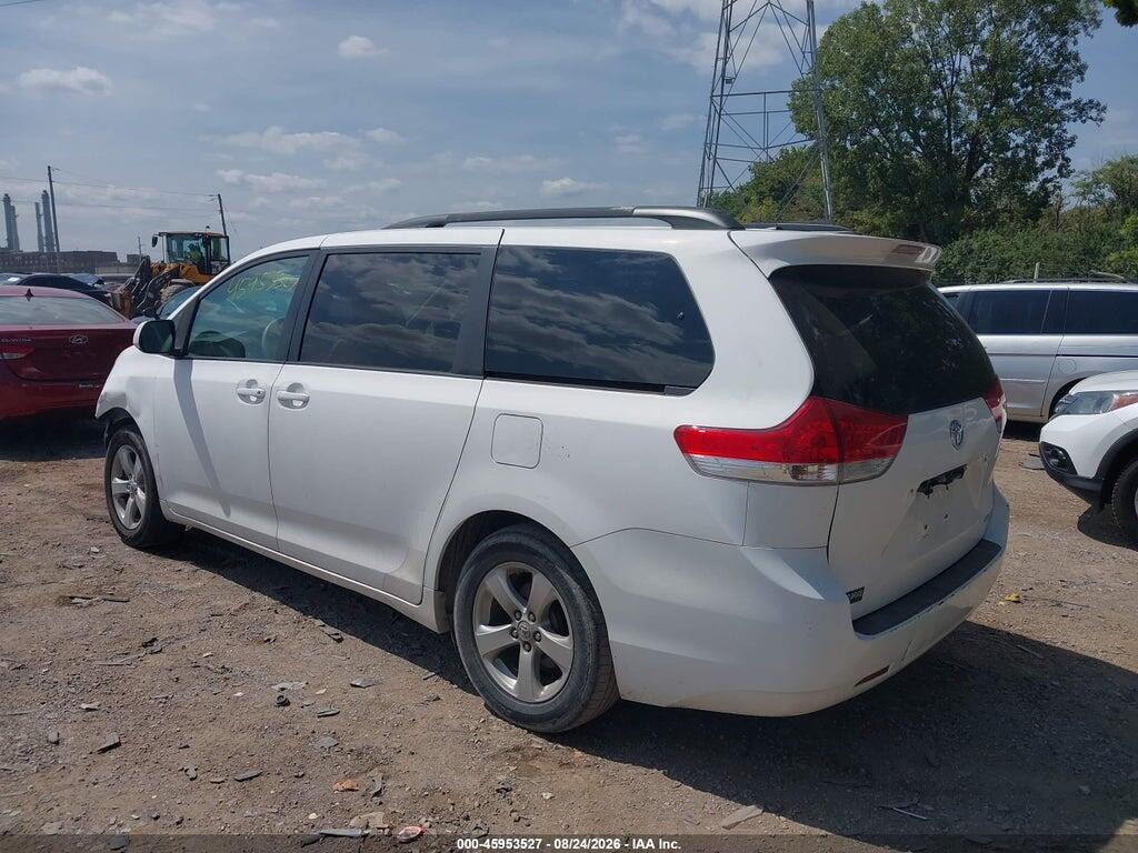 5TDKK3DC2BS073184 2011 TOYOTA SIENNA photo no. 3