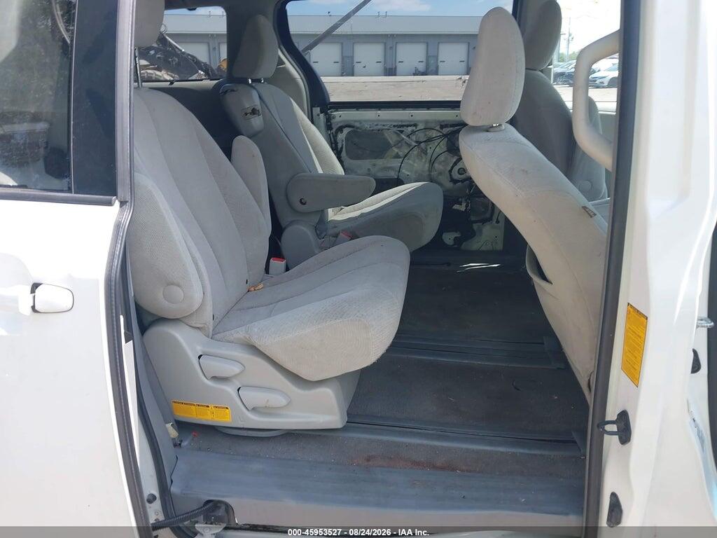 5TDKK3DC2BS073184 2011 TOYOTA SIENNA photo no. 8