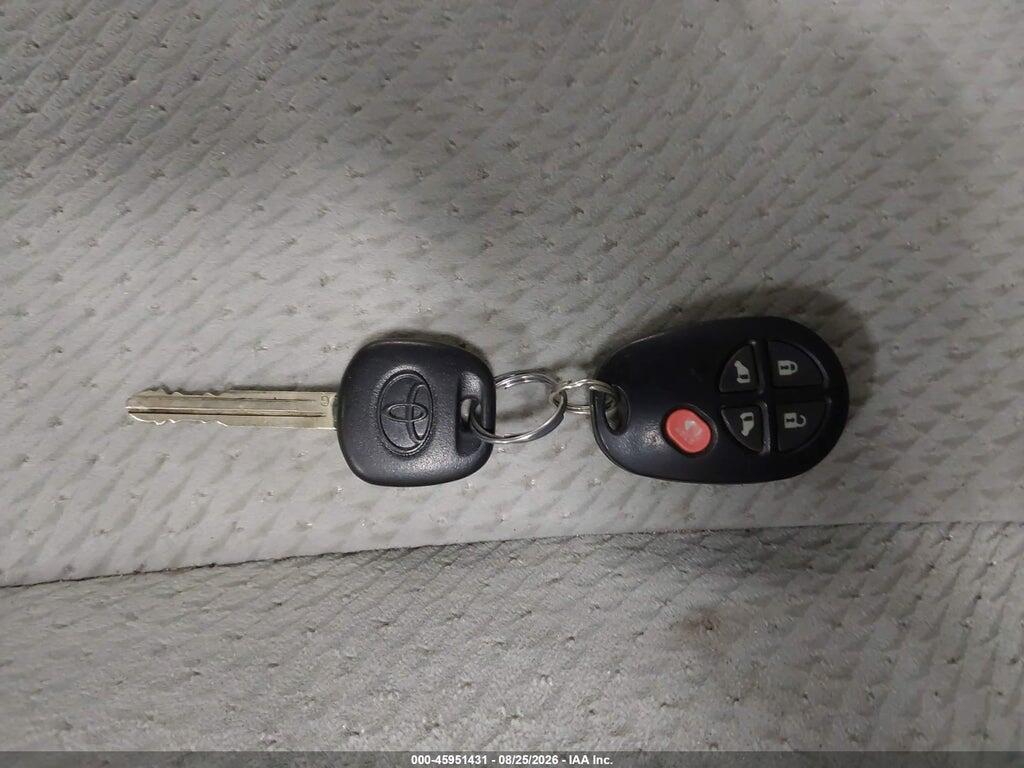 5TDKK3DC8BS160944 2011 TOYOTA SIENNA photo no. 11