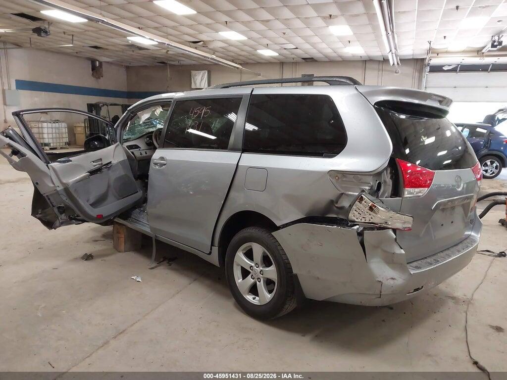 5TDKK3DC8BS160944 2011 TOYOTA SIENNA photo no. 3