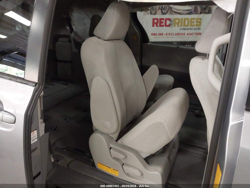 5TDKK3DC8BS160944 2011 TOYOTA SIENNA photo no. 8