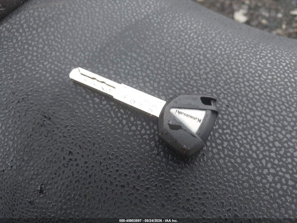 ML5ZRDS10TDA09110 2026 KAWASAKI ZR900 photo no. 11