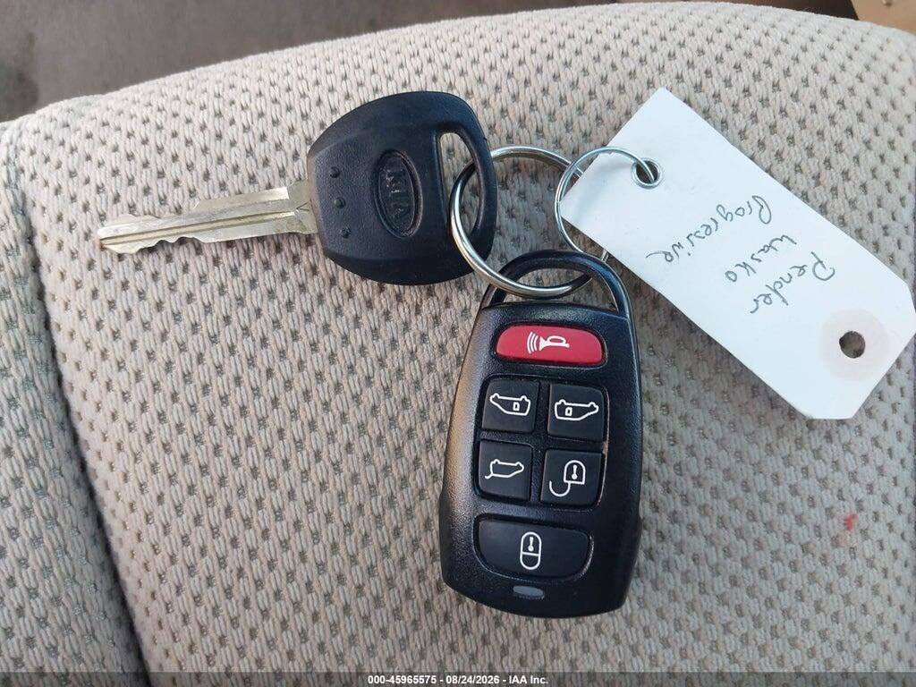 KNDMH4C39A6332332 2010 KIA SEDONA photo no. 11