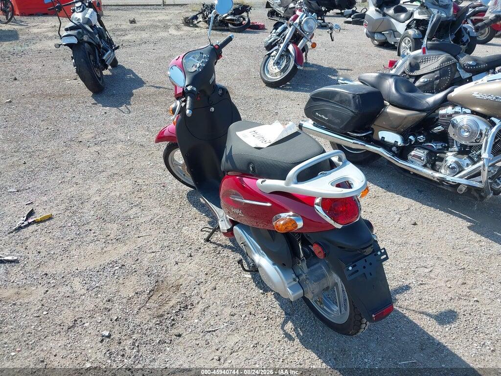 RFBB2J106AB252366 2010 KYMCO USA INC PEOPLE photo no. 3