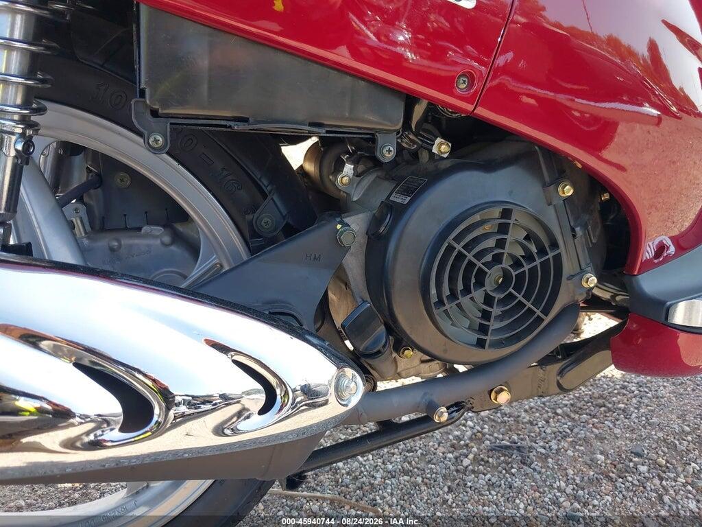 RFBB2J106AB252366 2010 KYMCO USA INC PEOPLE photo no. 8