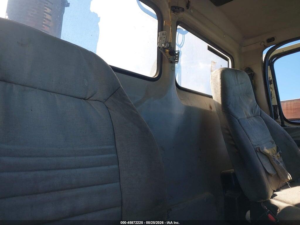 1FUYTMCB0XHB21987 1999 FREIGHTLINER MEDIUM CONVENTIONAL photo no. 6