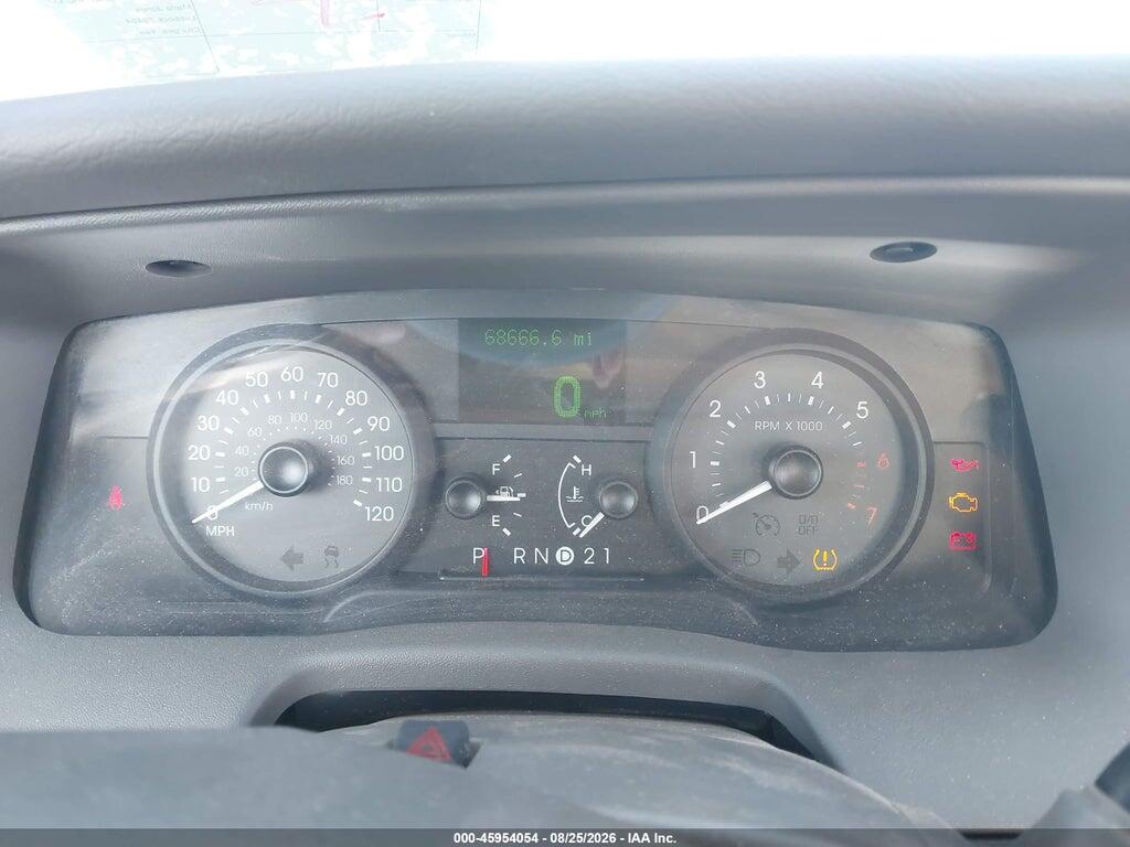 2MEBM7FV7AX605059 2010 MERCURY GRAND MARQUIS photo no. 7