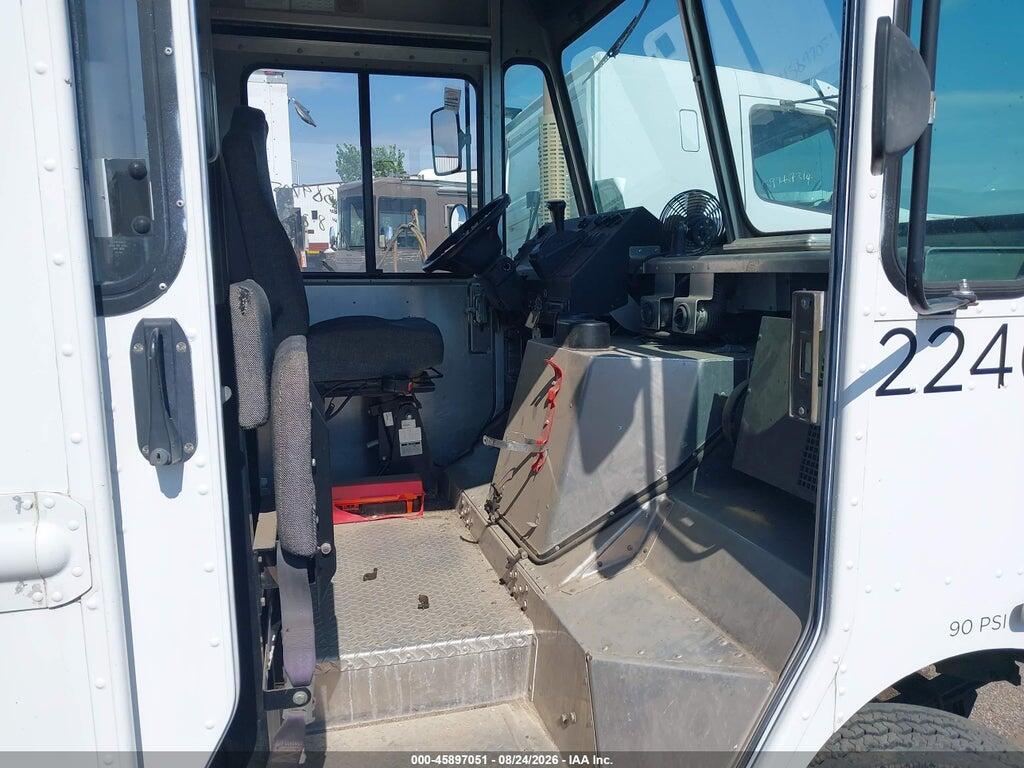 5B4KPD2UX73422464 2007 WORKHORSE CUSTOM CHASSIS COMMERCIAL CHASSIS photo no. 2
