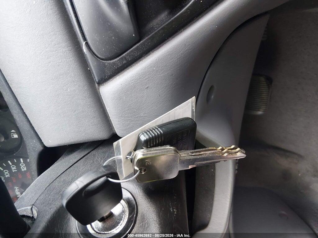 1FAFP36342W104523 2002 FORD FOCUS photo no. 11