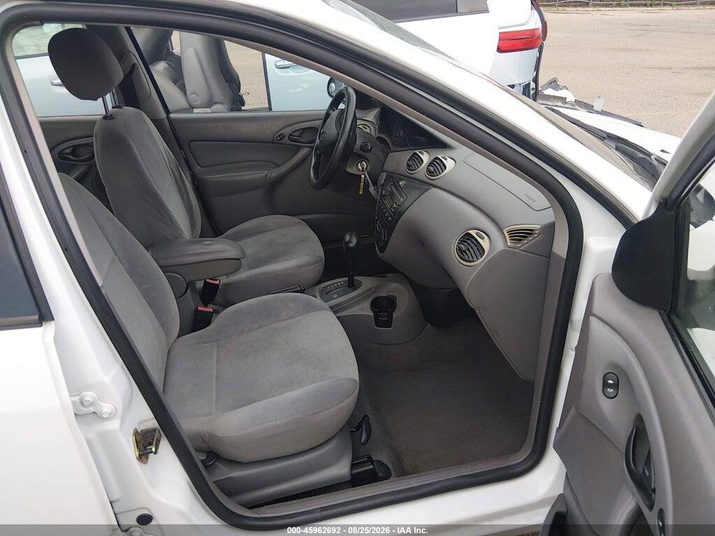 1FAFP36342W104523 2002 FORD FOCUS photo no. 5