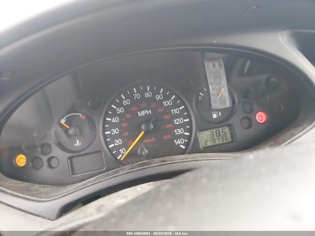 1FAFP36342W104523 2002 FORD FOCUS photo no. 7