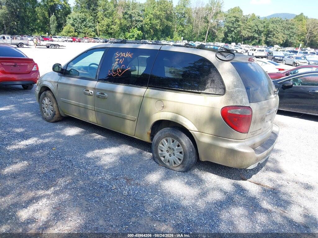 2C4GP44RX5R174889 2005 CHRYSLER TOWN & COUNTRY photo no. 3