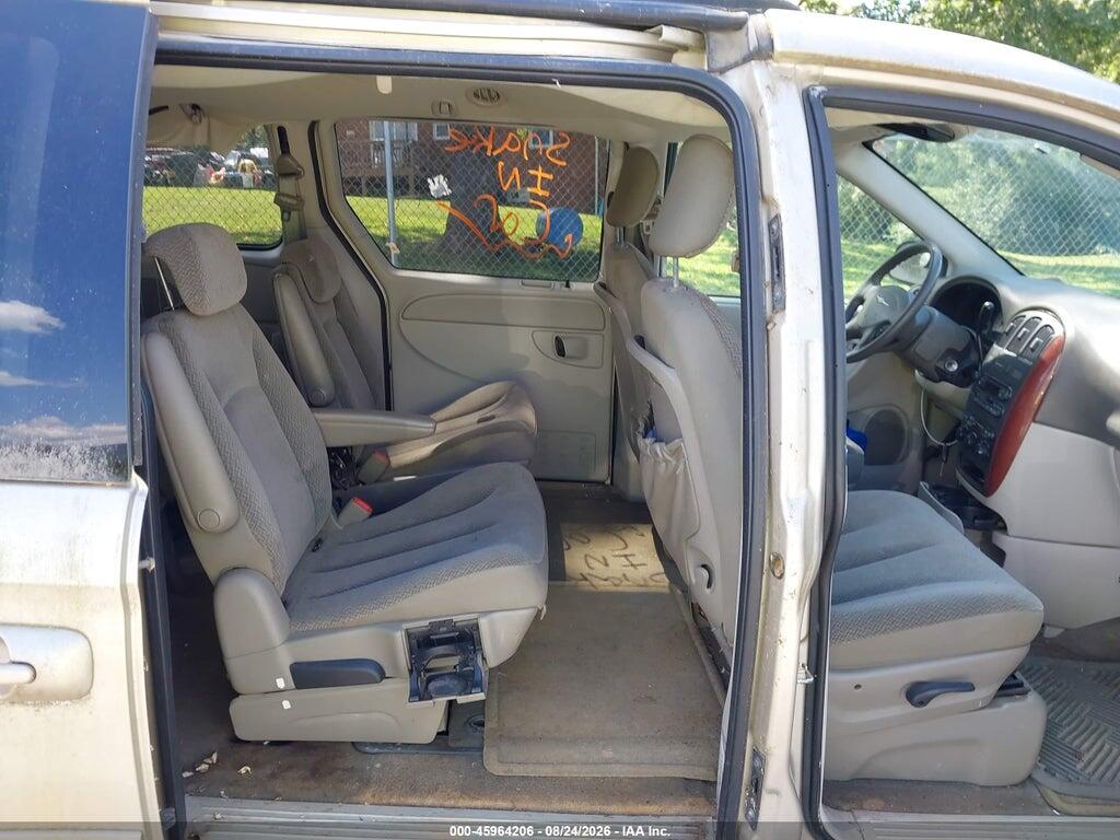 2C4GP44RX5R174889 2005 CHRYSLER TOWN & COUNTRY photo no. 8