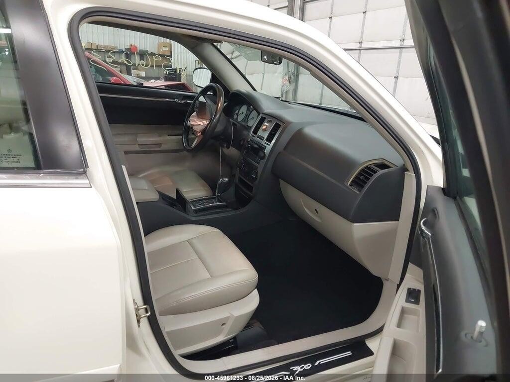 2C3JA53G05H180806 2005 CHRYSLER 300 photo no. 5