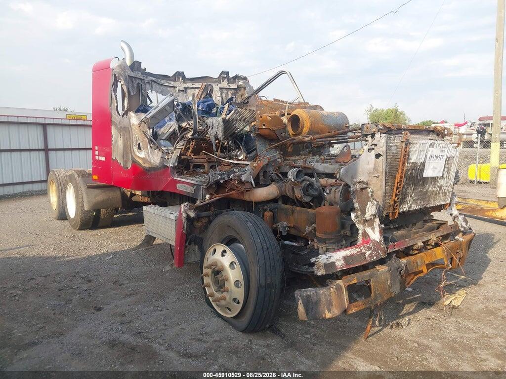 1FUY3MDB6TP727337 1996 FREIGHTLINER CONVENTIONAL photo no. 2