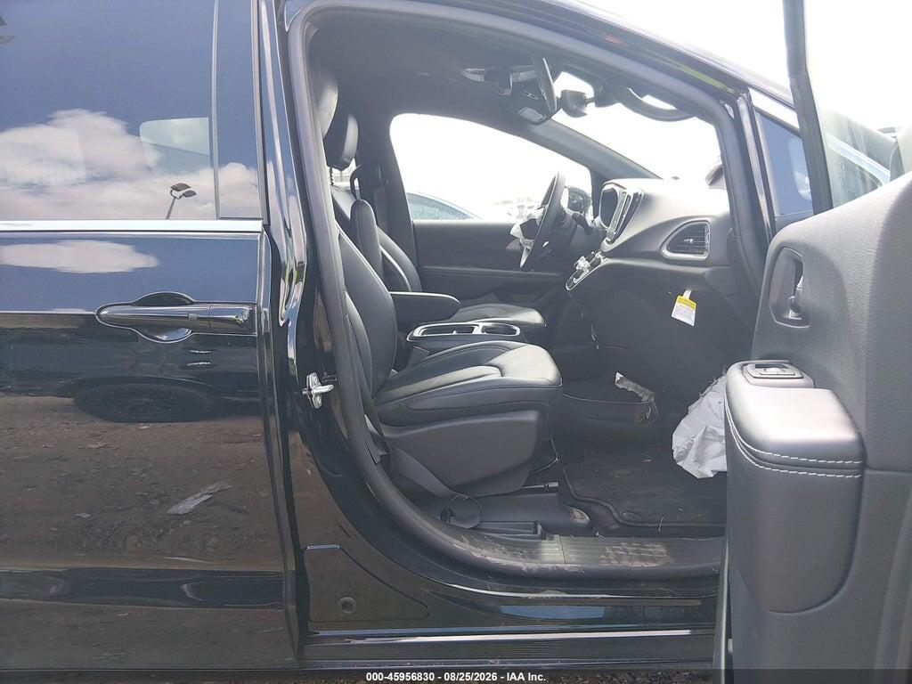 2C4RC1BG9VR585463 2027 CHRYSLER PACIFICA photo no. 5