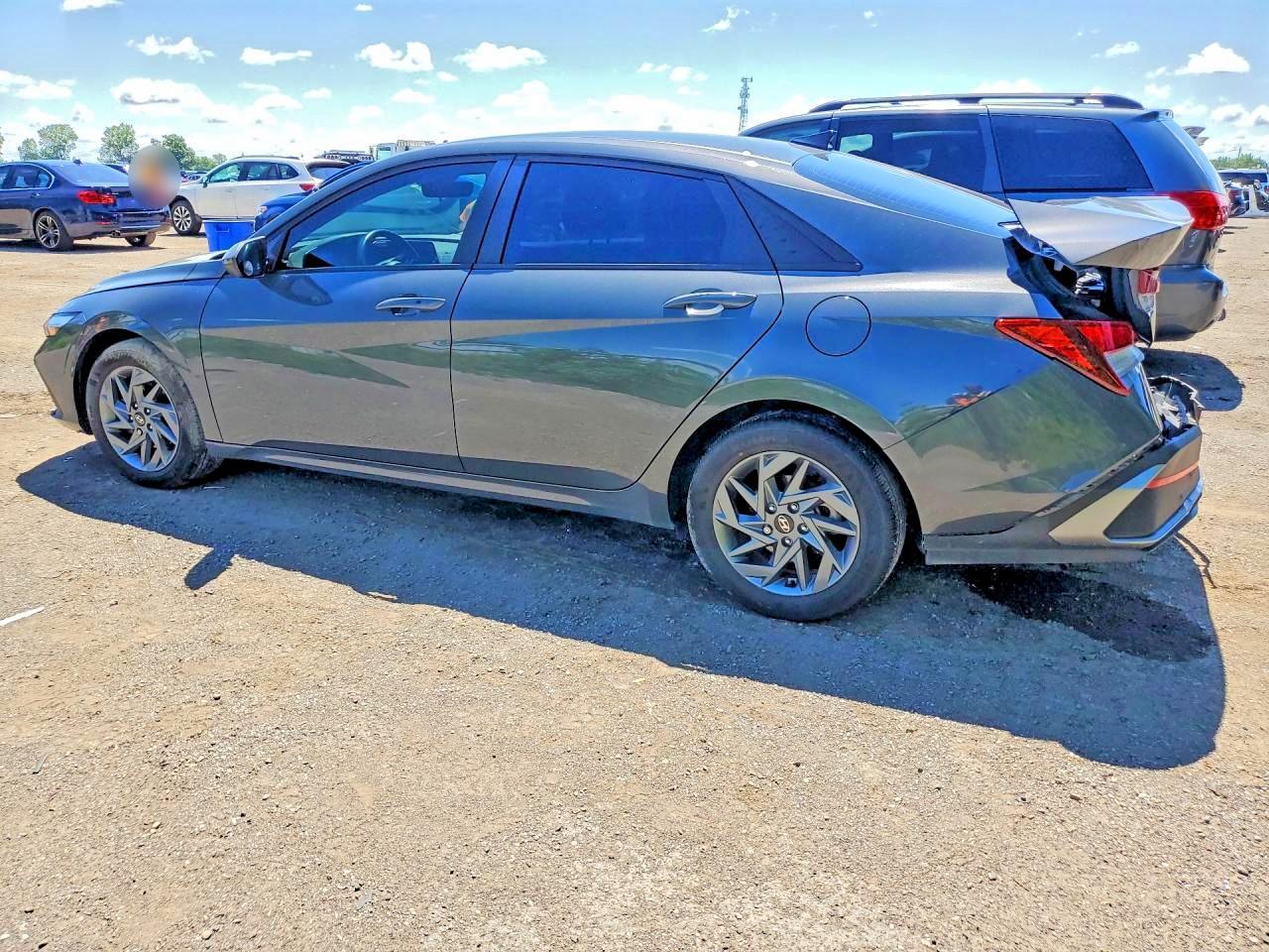 2025 HYUNDAI ELANTRA SEL SPORT — Фото 2 из 12