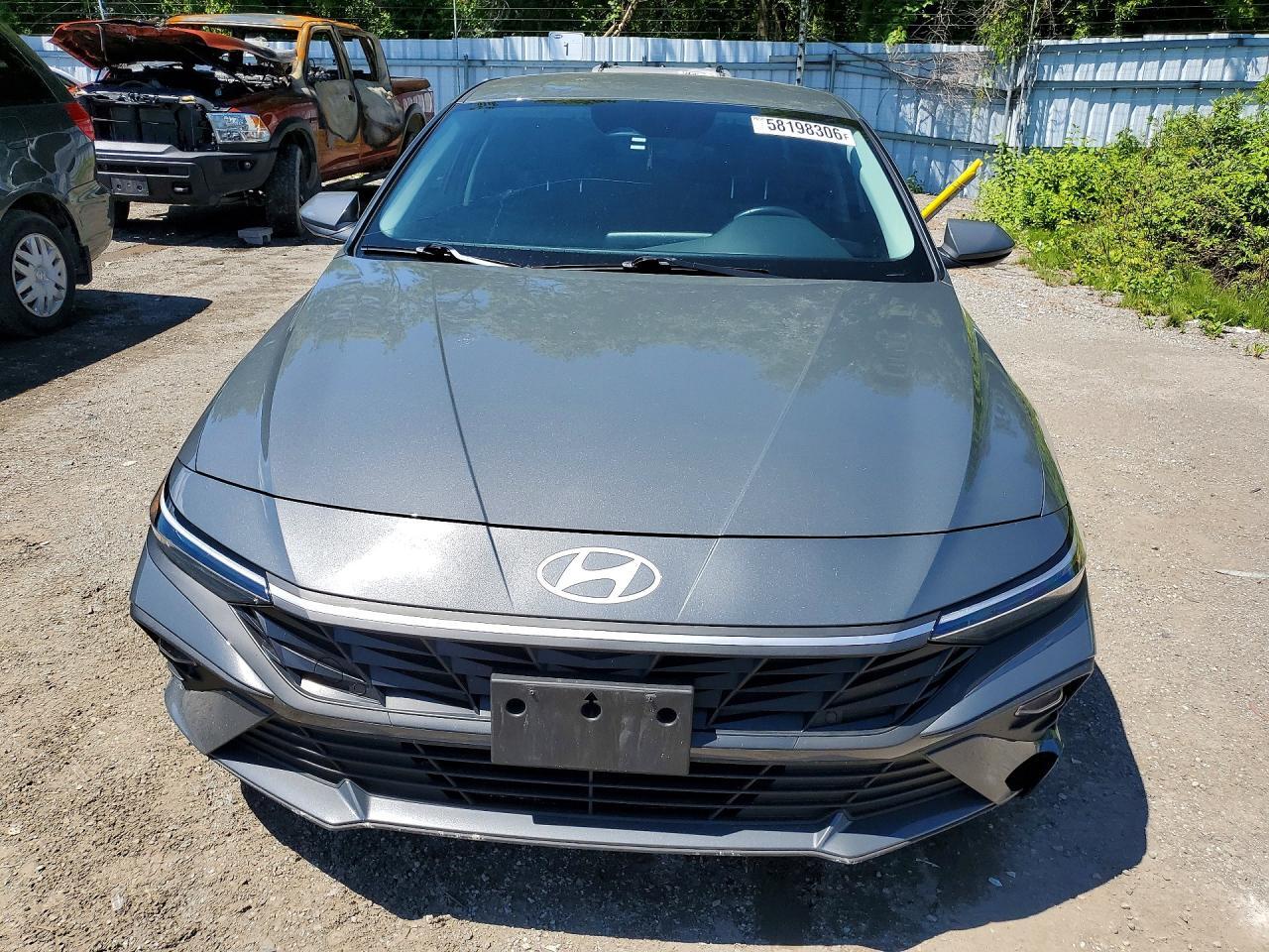 2025 HYUNDAI ELANTRA SEL SPORT — Фото 5 из 12