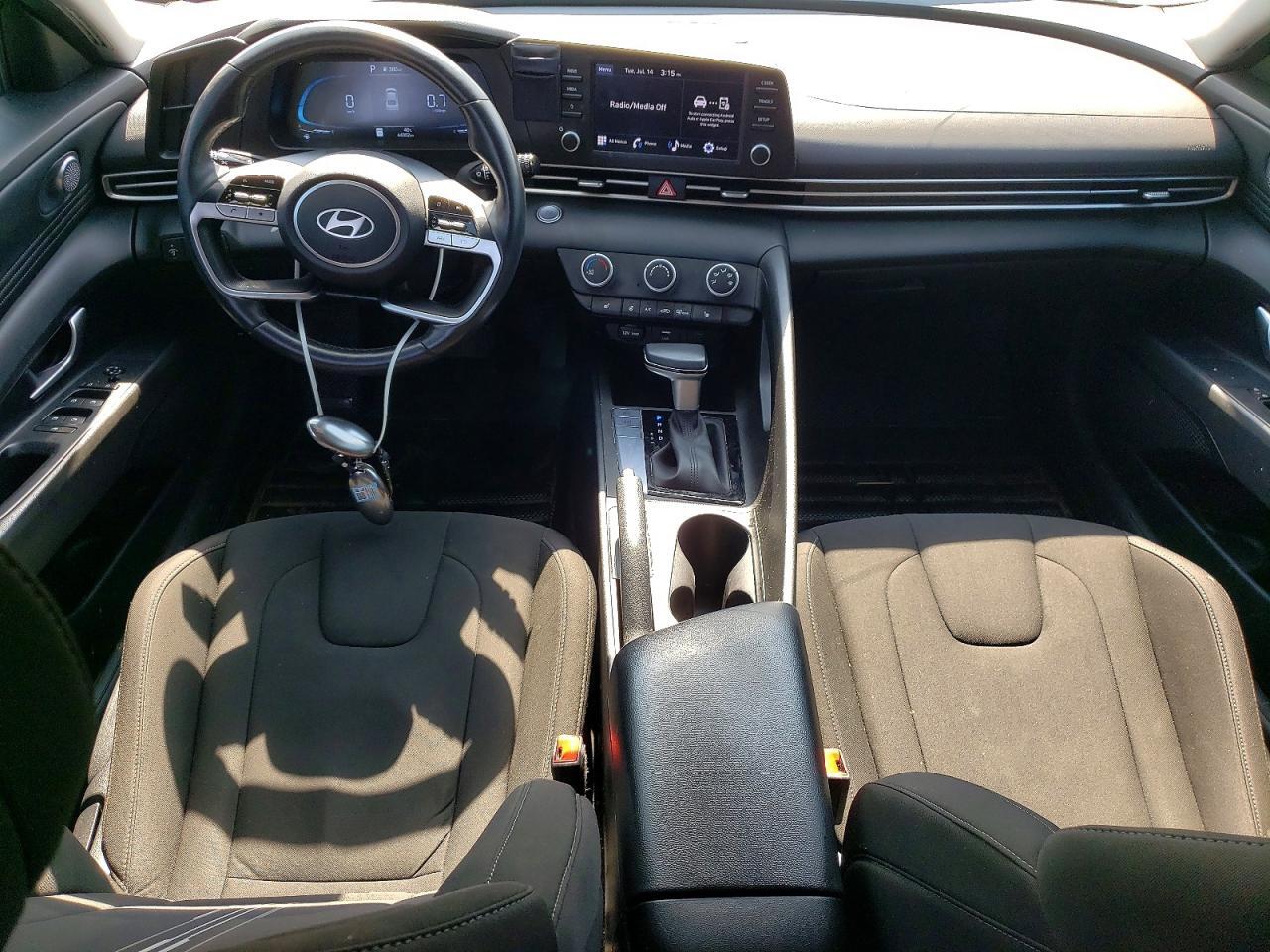 2025 HYUNDAI ELANTRA SEL SPORT — Фото 8 из 12