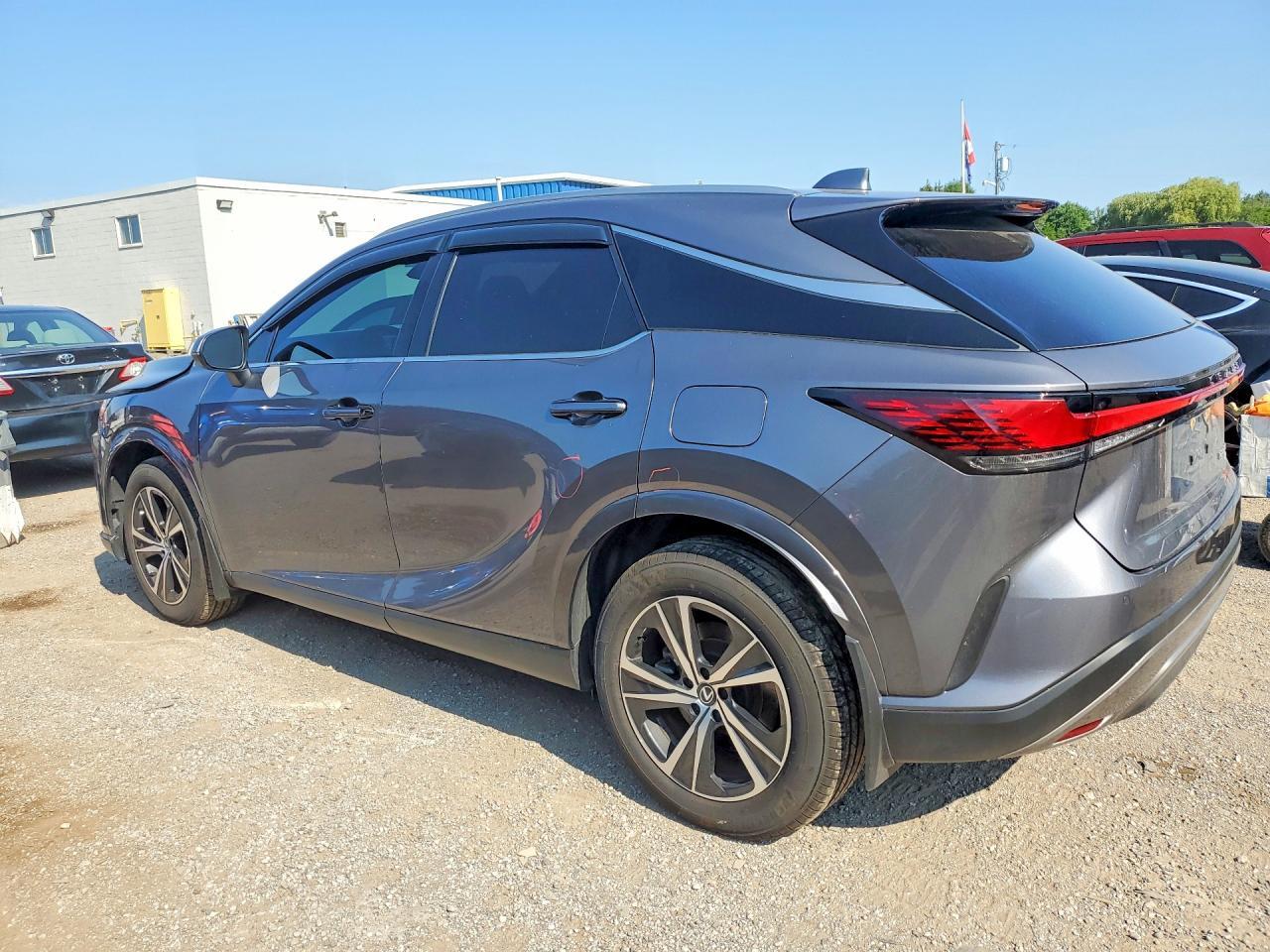 2T2BBMCA4PC016907 2023 LEXUS RX photo no. 2