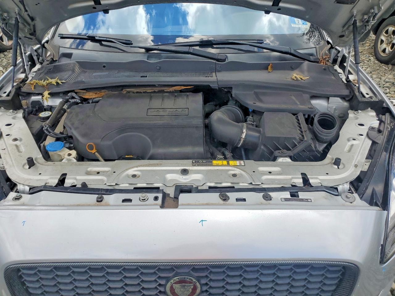 SADFJ2FX6J1Z05110 2018 JAGUAR E-PACE photo no. 11