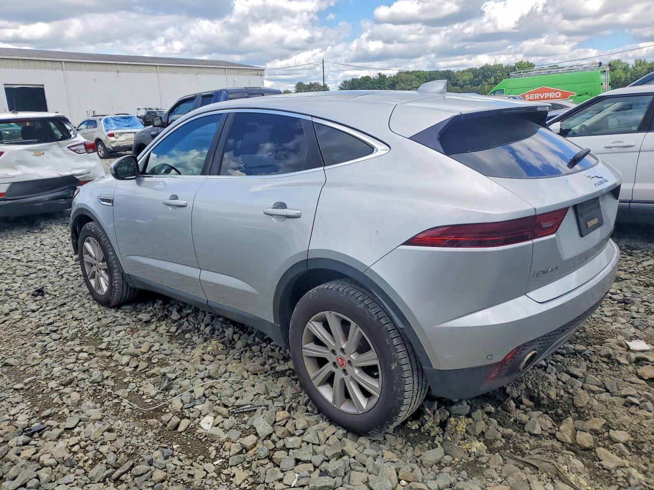 SADFJ2FX6J1Z05110 2018 JAGUAR E-PACE photo no. 2