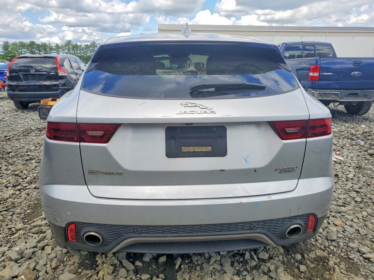 SADFJ2FX6J1Z05110 2018 JAGUAR E-PACE photo no. 6