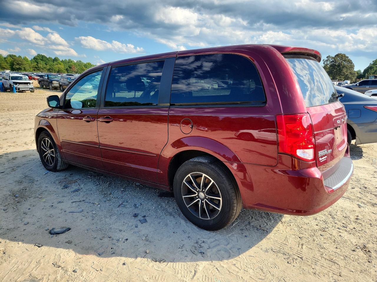 2C4RDGEGXHR549801 2017 DODGE GRAND CARAVAN photo no. 2