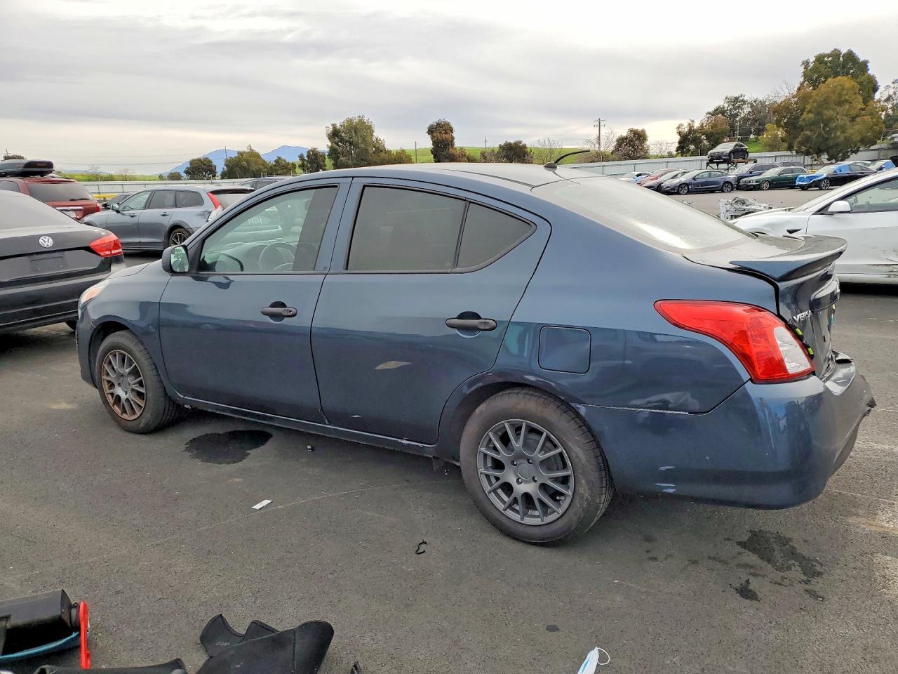 3N1CN7AP3FL833597 2015 NISSAN VERSA photo no. 2