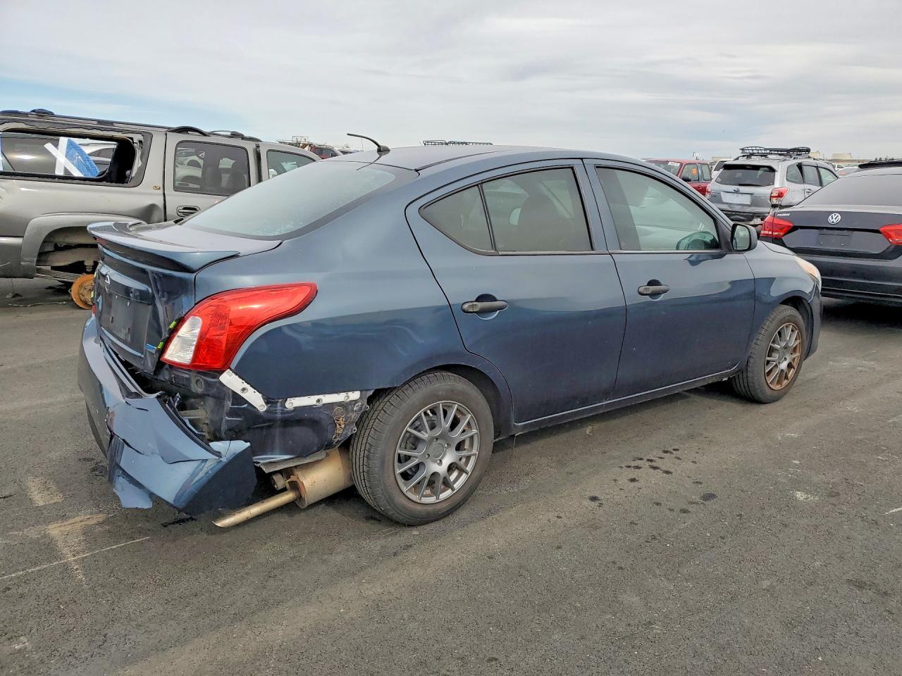 3N1CN7AP3FL833597 2015 NISSAN VERSA photo no. 3