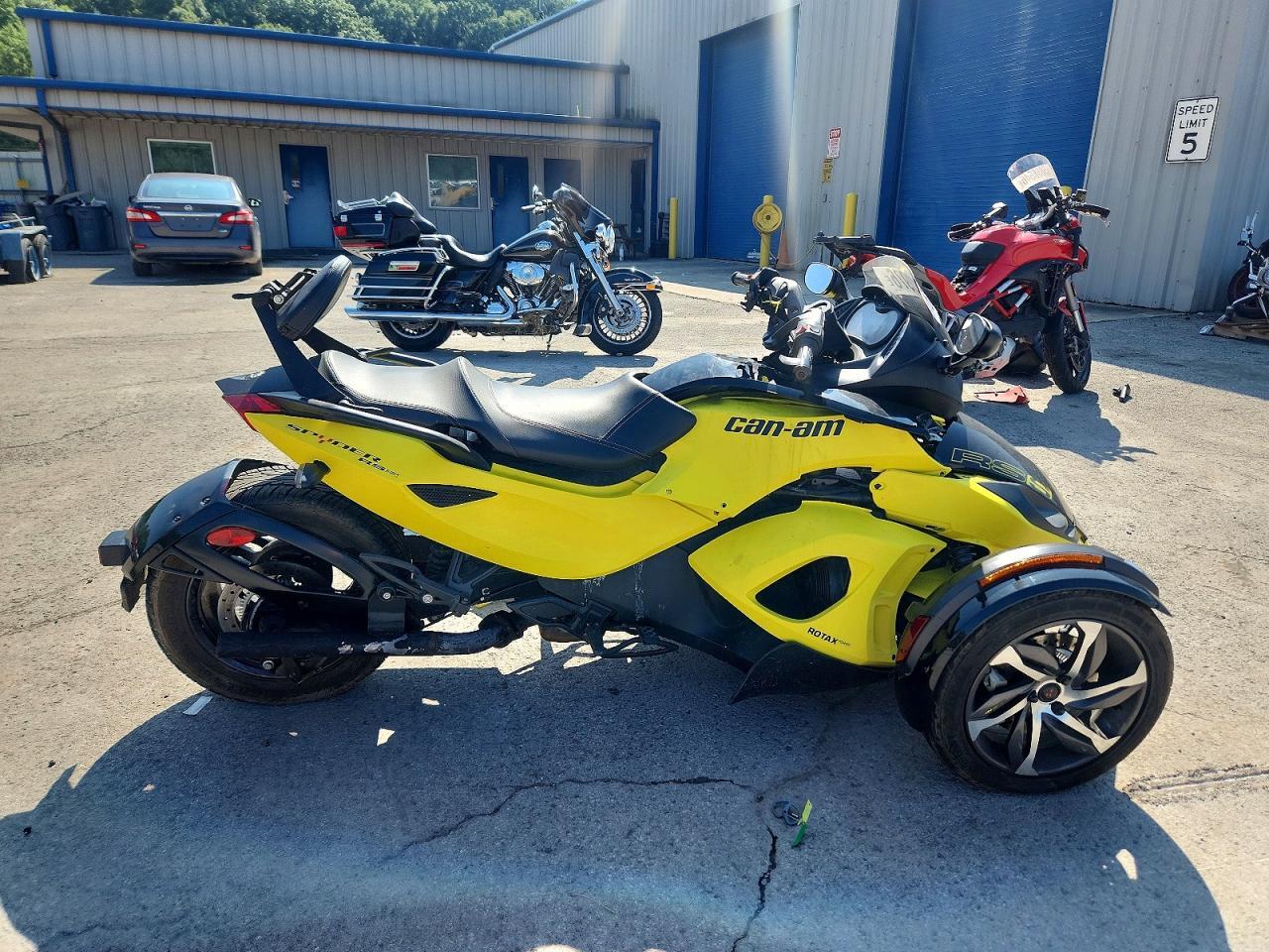 2014 CAN-AM SPYDER ROADSTER 2BXNABC11EV000029