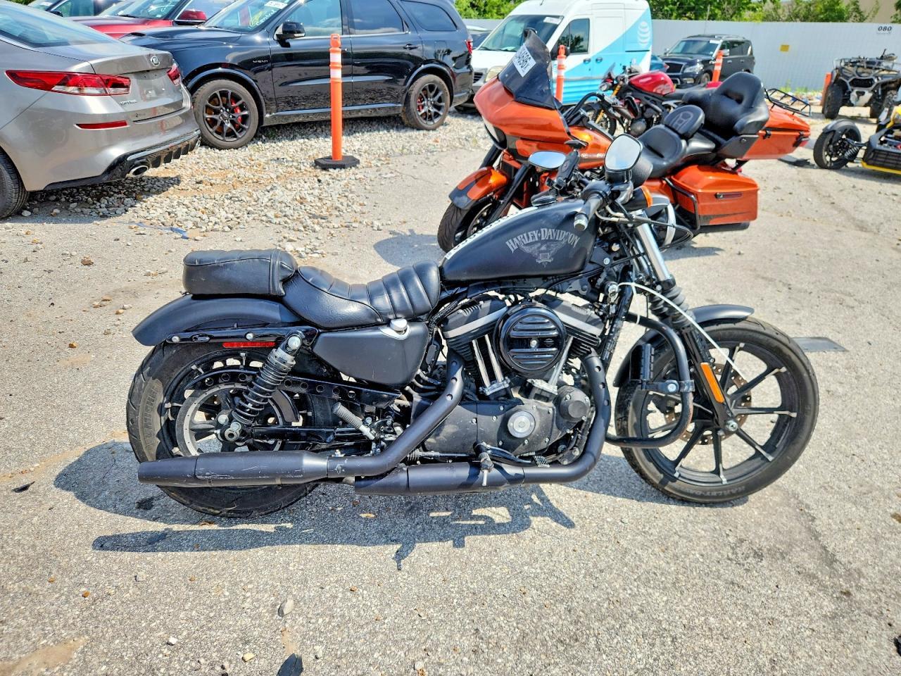 2016 HARLEY-DAVIDSON XL883 1HD4LE215GC427936