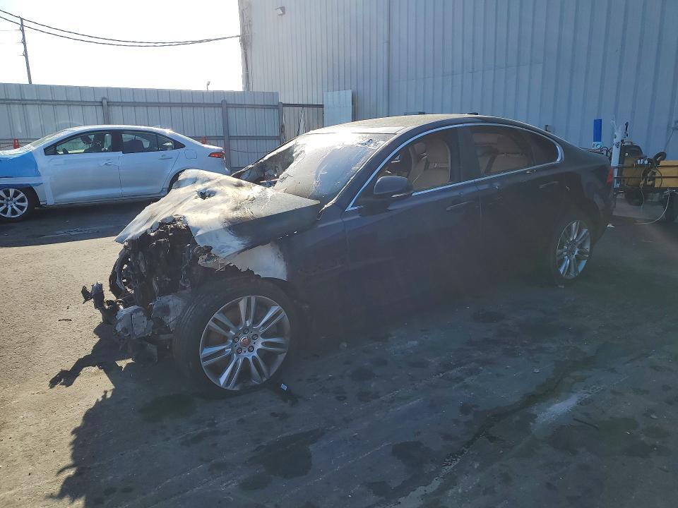 2016 JAGUAR XF SAJBK4BV3GCY19355