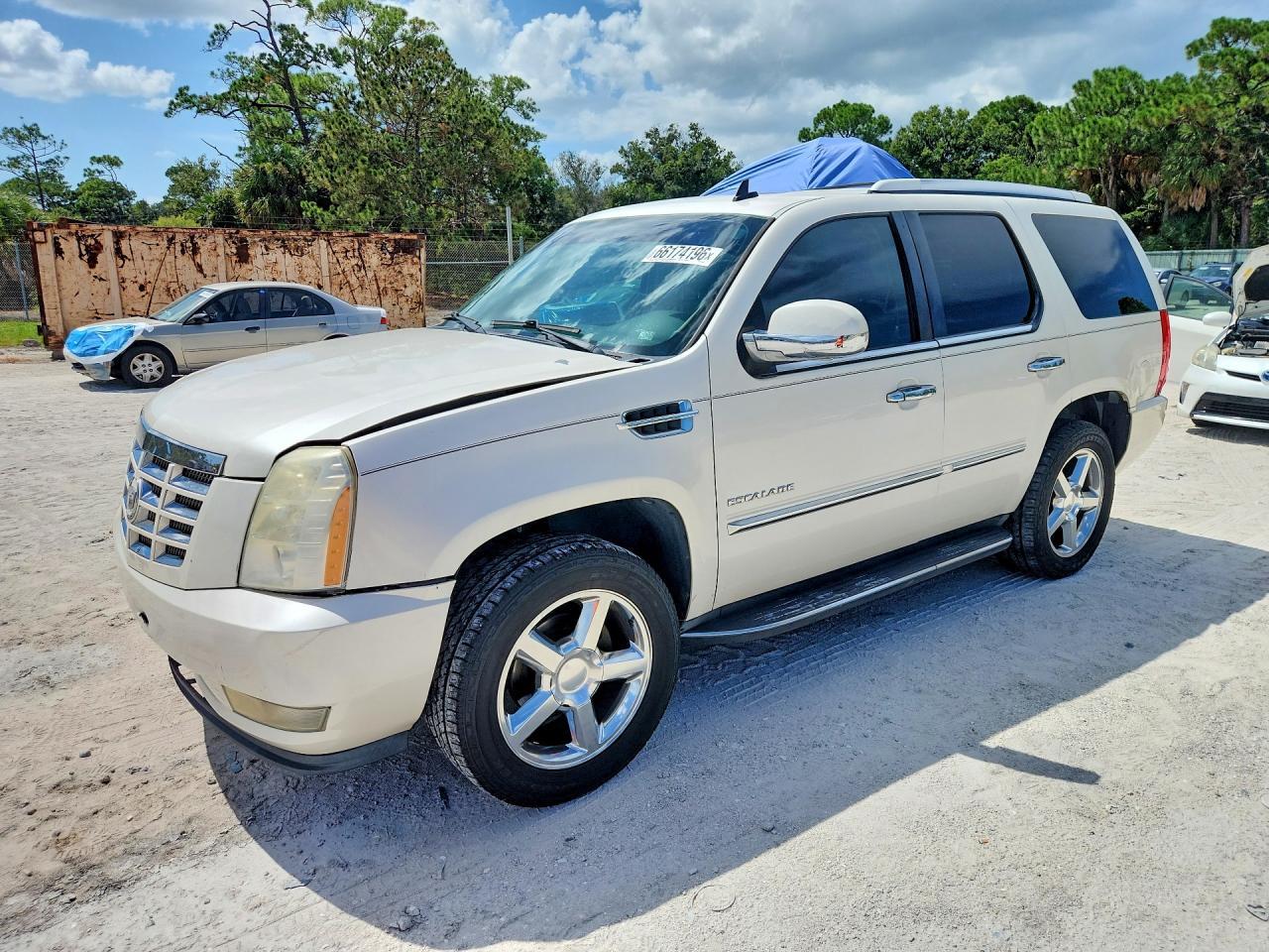 2011 CADILLAC ESCALADE 1GYS3BEFXBR154961