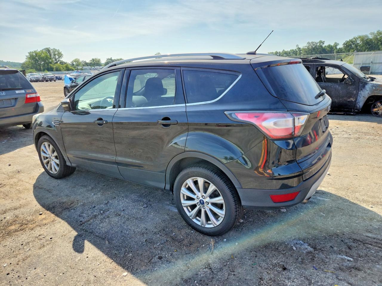 1FMCU9JD5HUB34266 2017 FORD ESCAPE photo no. 2