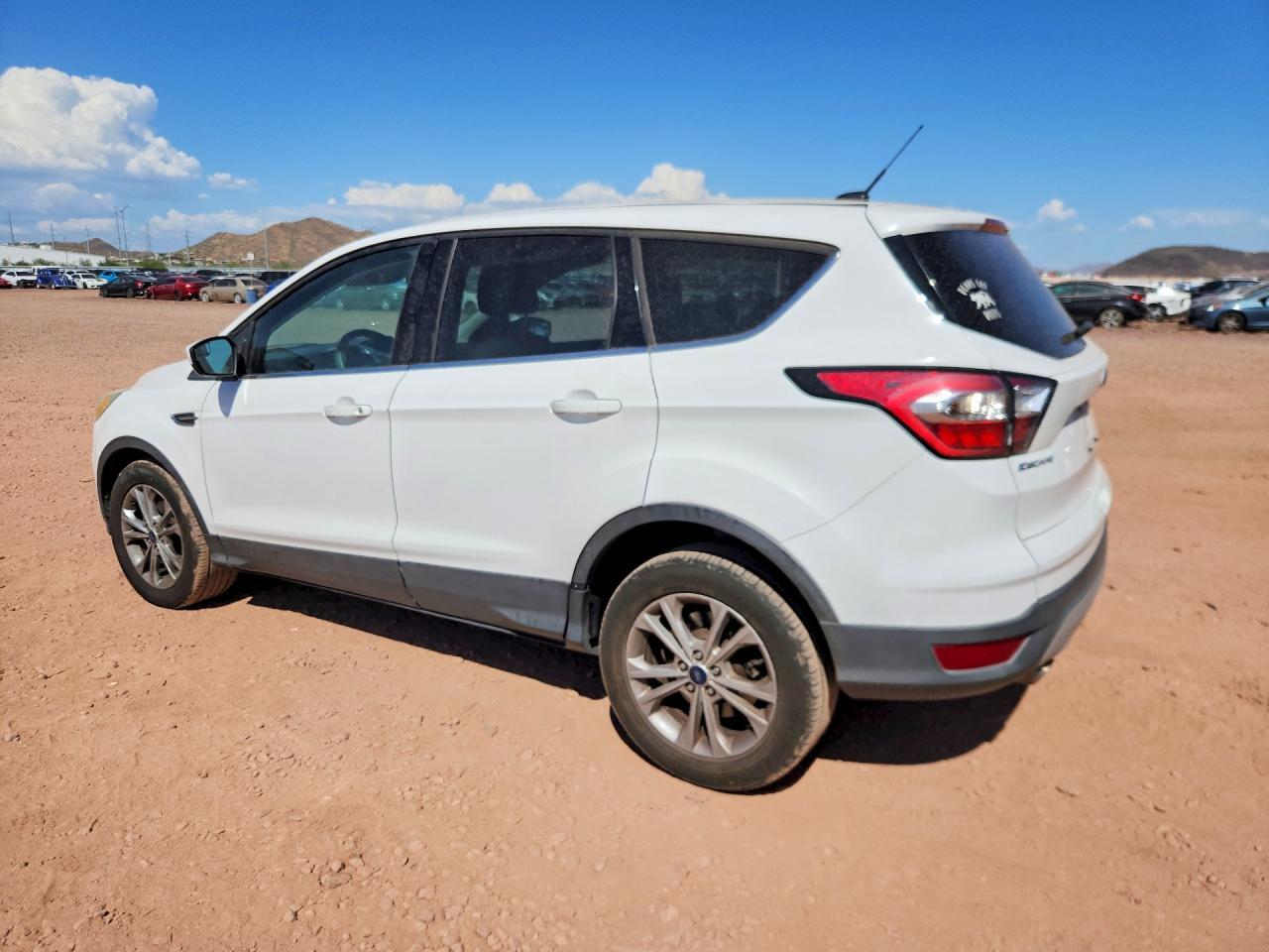 1FMCU0GD8HUC88201 2017 FORD ESCAPE photo no. 2