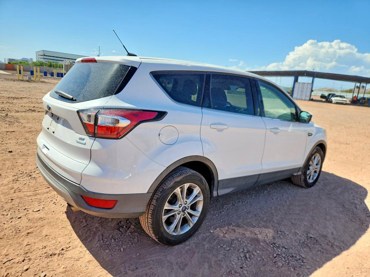 1FMCU0GD8HUC88201 2017 FORD ESCAPE photo no. 3