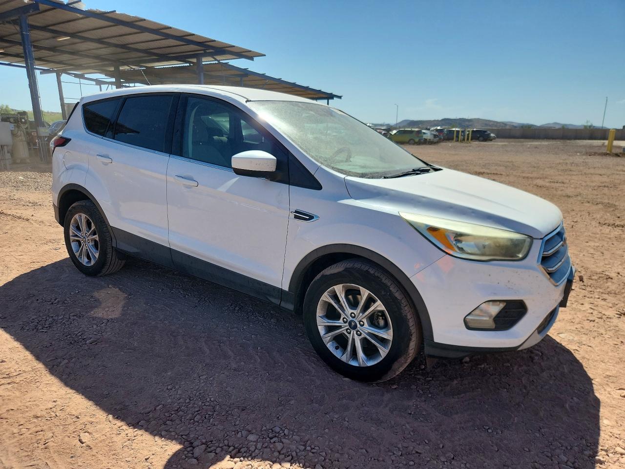 1FMCU0GD8HUC88201 2017 FORD ESCAPE photo no. 4