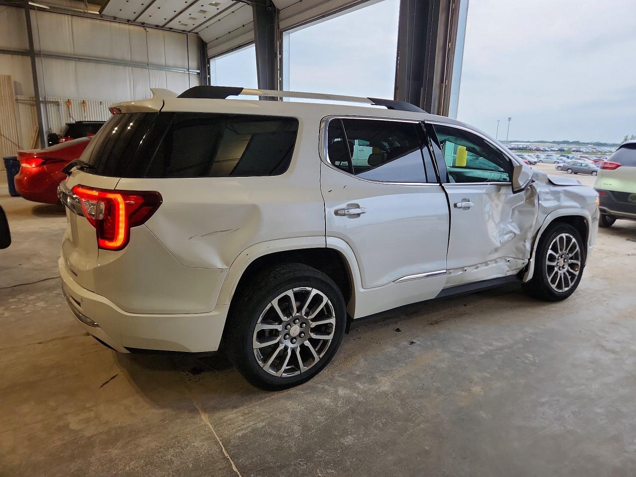 2023 GMC ACADIA DENALI — Фото 3 из 14