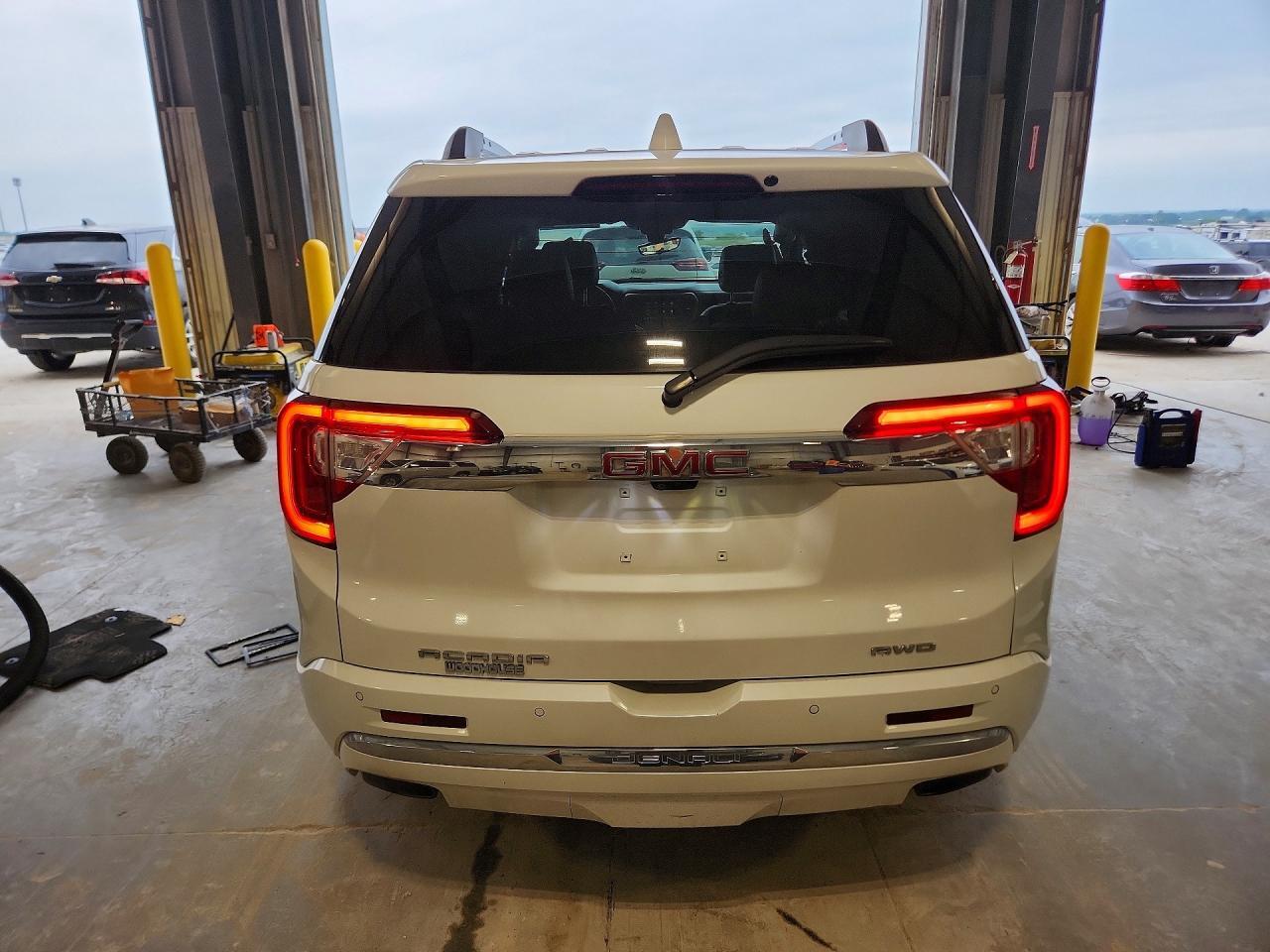 2023 GMC ACADIA DENALI — Фото 6 из 14