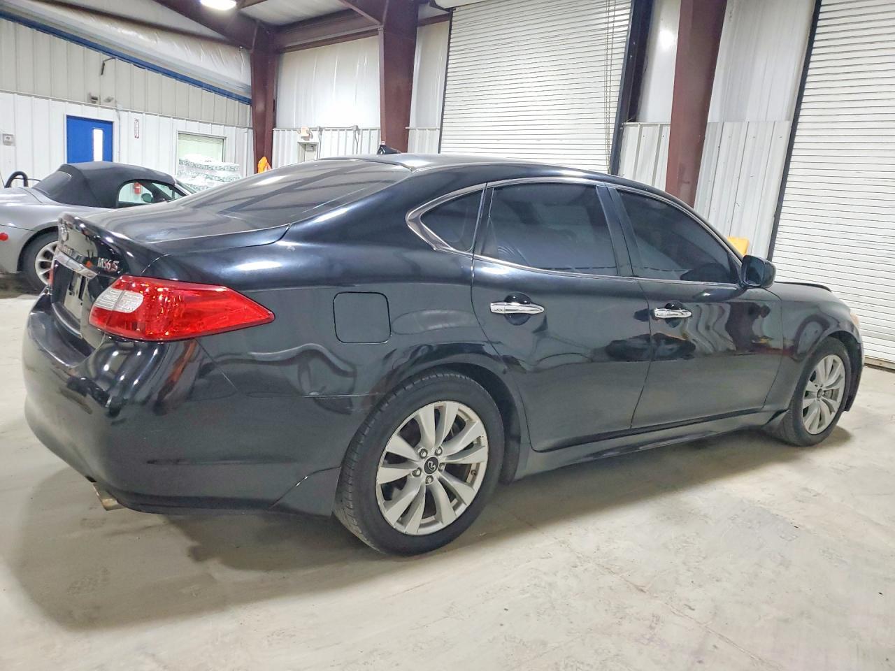 JN1AY1AP2BM520326 2011 INFINITI M56 photo no. 3