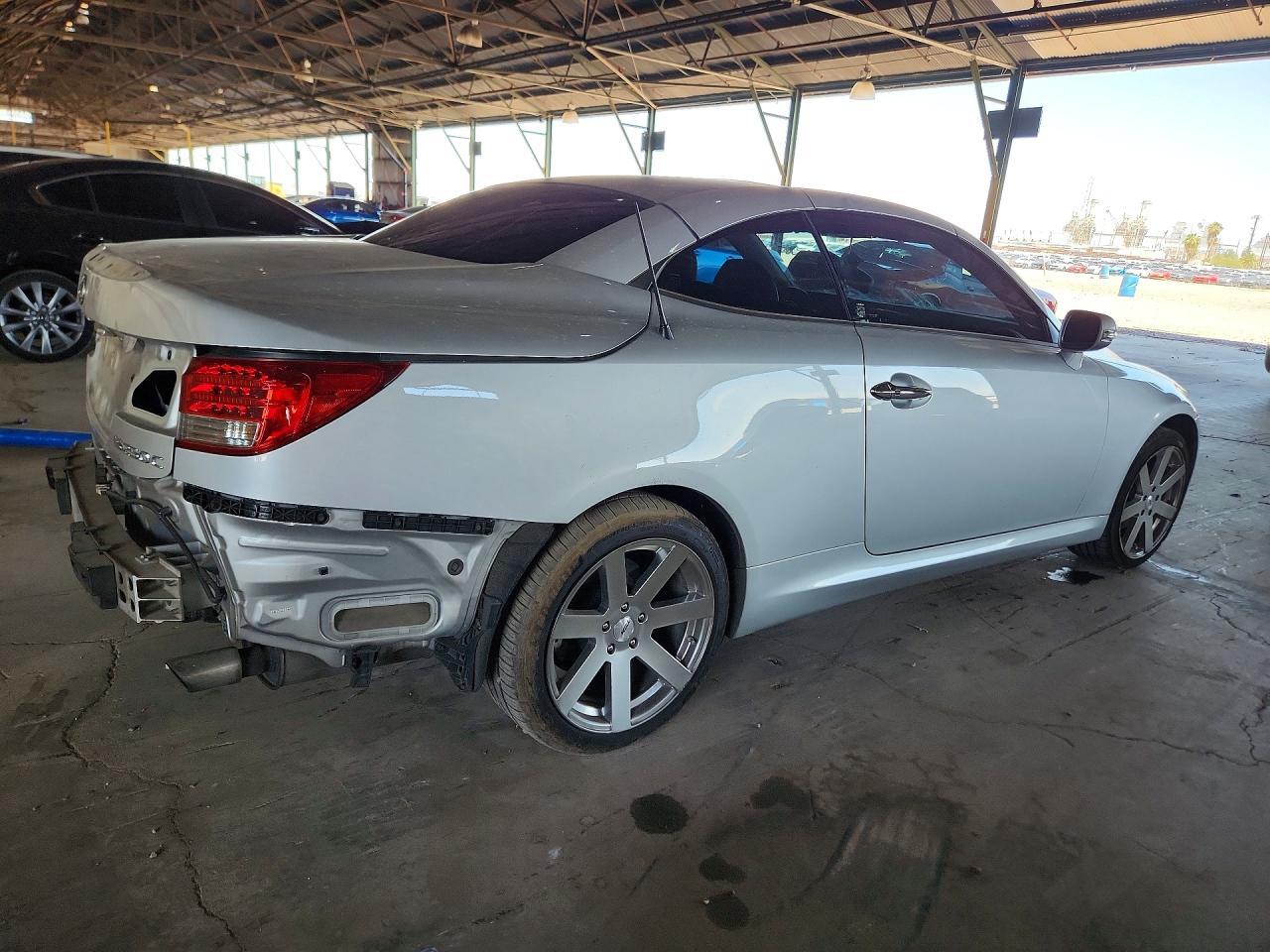 JTHFF2C2XB2518236 2011 LEXUS IS 250C photo no. 3