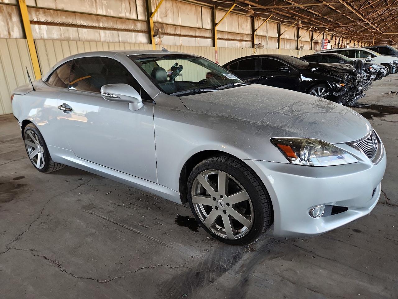 JTHFF2C2XB2518236 2011 LEXUS IS 250C photo no. 4