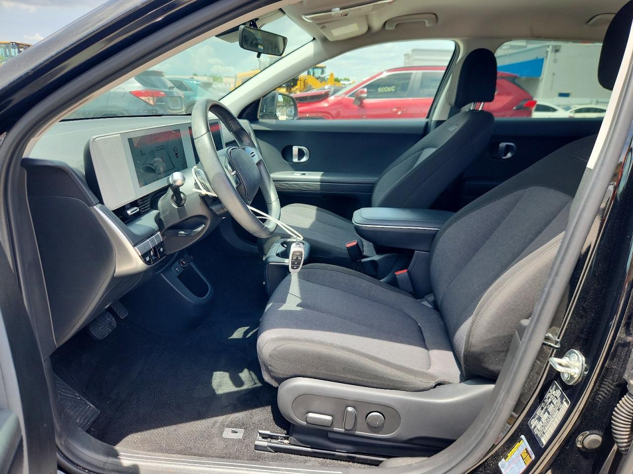 2024 HYUNDAI IONIQ 5 SE — Фото 7 из 13