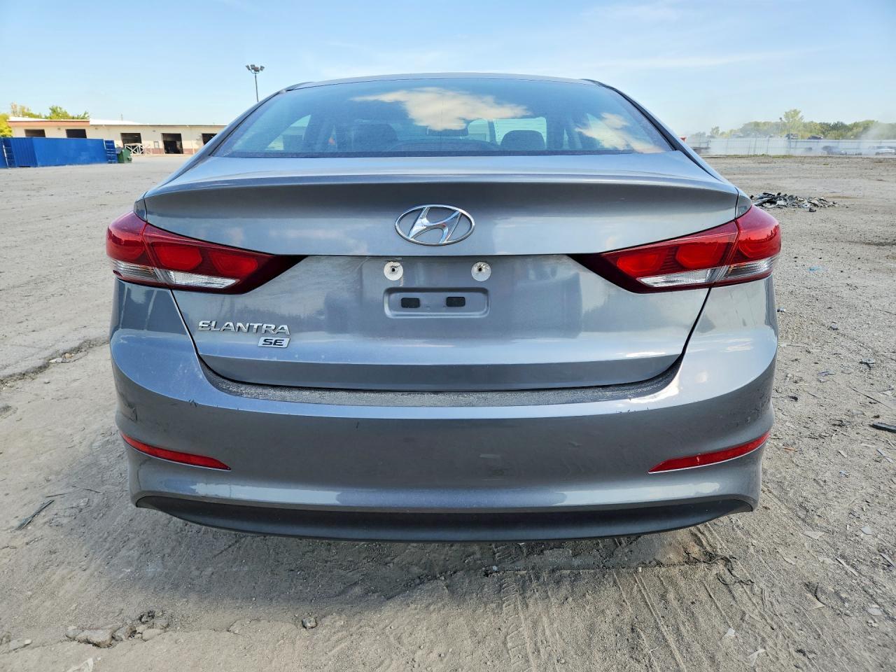 2018 HYUNDAI ELANTRA SE — Фото 6 из 12